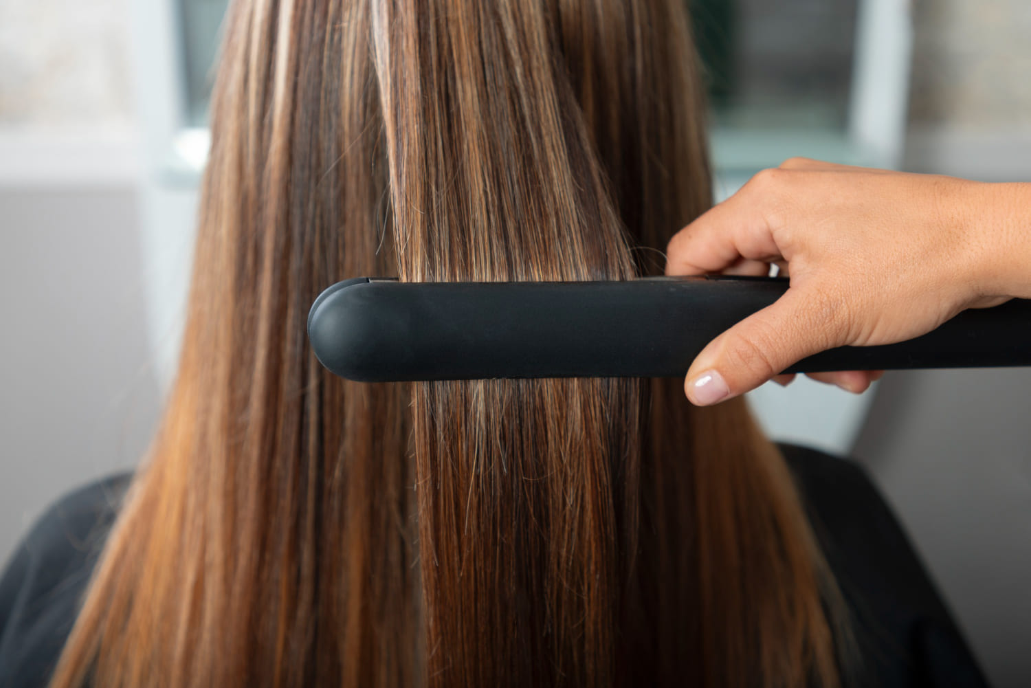 SG COIFFURE - Discipliner la fibre et fondre la lumière avec SG Coiffure